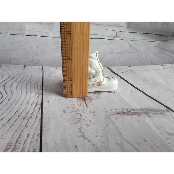 Pfaltzgraff Winterberry Cat in Stocking Christmas Ornament - Picture 6 of 7